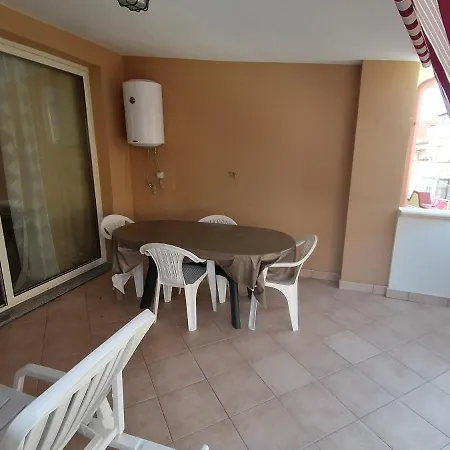 בית נופש La Terrazza Le Castella לה קסטלה